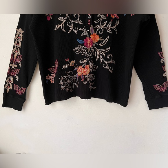 Johnny Was Taline M Floral Heavily Embroidered Thermal Black Cotton Henley Top - Picture 10 of 16